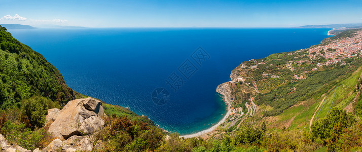 来自蒙特圣埃利亚山意大卡拉布里亚最顶端的Calabrian海岸景色图片