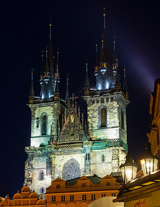 在Tyn之前来自旧城广场捷克布拉格StareMesto的圣母夜教堂图片