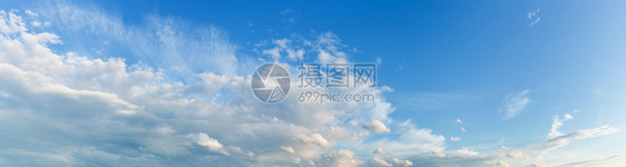 蓝的天空中白云夏天气背景不错图片