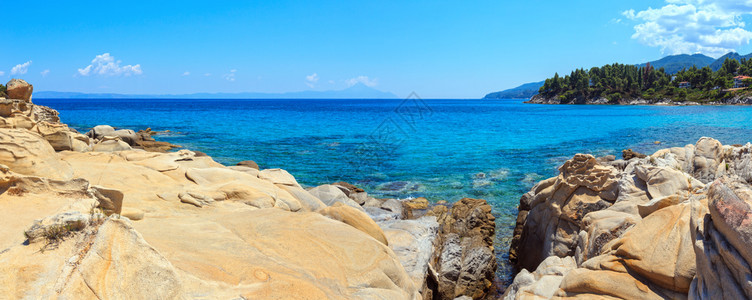 爱琴海岸景观靠近Karidi或Karydi海滩希腊迦勒基迪图片