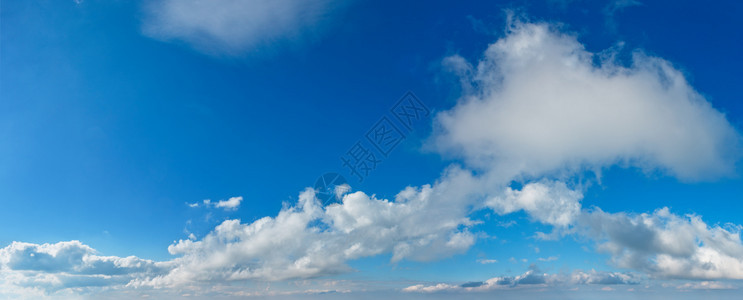 蓝的天空中白云夏天气背景不错图片