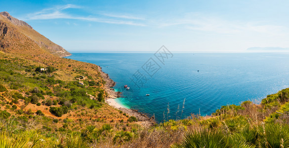 意大利西里特拉帕尼省SanVitoloCapo和Spilillo之间Zingaro自然保护区公园海岸线上的天堂湾和滩人们标志无法图片