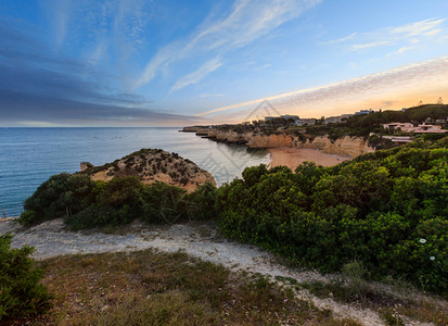 BeachPraiadaCovaRedonda夏季日落大西洋海岸风景拉果亚阿尔加维葡萄牙图片