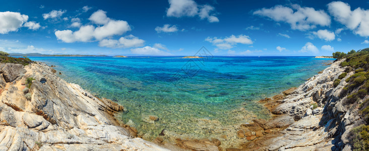爱琴海岸风景希腊查基迪卡里海滩附近的景色高分辨率缝合全景图片