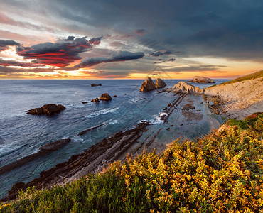 西班牙阿尼亚海滩大西洋黄昏海岸风景图片