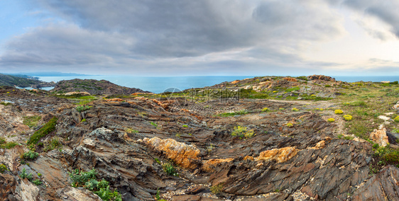 西班牙加泰罗尼亚州科斯塔布拉瓦的CreusCapeCapdeCreus地中海岩石岸夏季风景图片