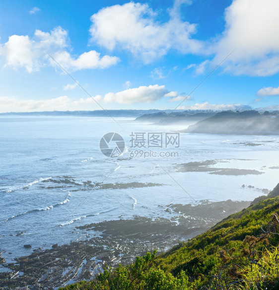 上午从海岸法国圣胡安德卢斯附近比凯湾看海岸图片