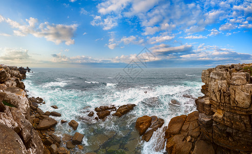 夏季大西洋岩石海岸日落风景在多云天气中葡萄牙佩尼切多发高分辨率全景图片