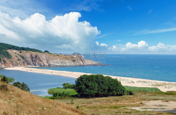 保加利亚Sinemorets村的Sandy夏季海滩所有人都无法辨认图片