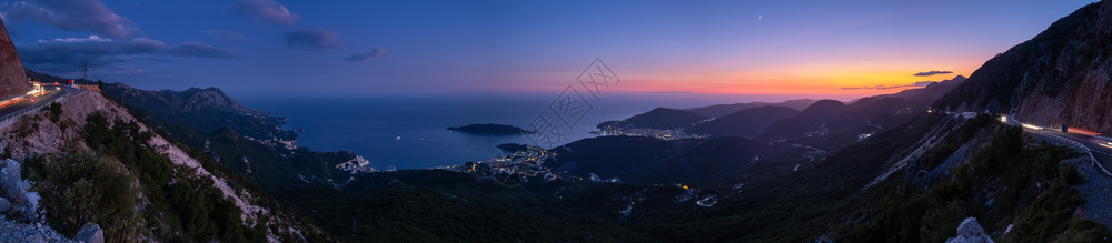 夏季布达瓦里维埃拉夜晚海岸线全景景观黑山巴尔干亚得里亚海欧洲从山顶的小路上看图片