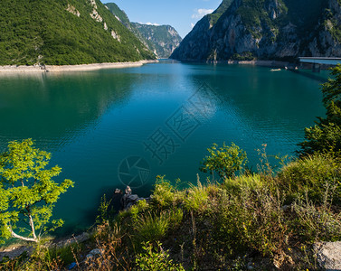 黑山著名的皮瓦河峡谷PivskoJezero夏季景色图片