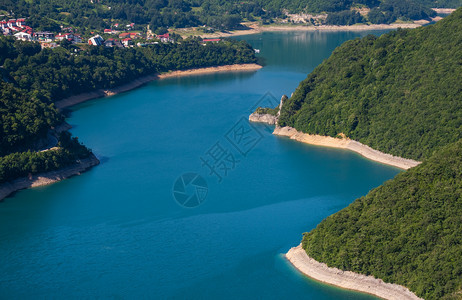 黑山著名的皮瓦河峡谷PivskoJezero夏季景色图片