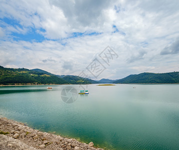兹拉塔尔湖Zlatarskojezero夏季景观塞尔维亚图片
