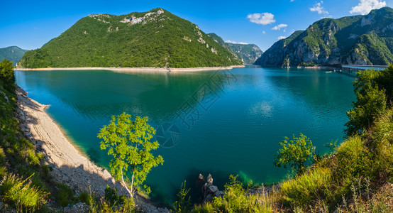 黑山著名的皮瓦河峡谷PivskoJezero夏季景色图片