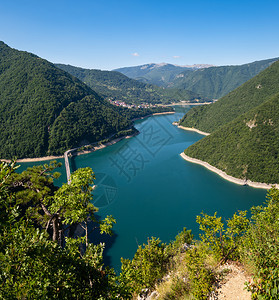 黑山著名的皮瓦河峡谷PivskoJezero夏季景色图片