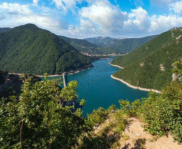 黑山著名的皮瓦河峡谷PivskoJezero夏季景色图片