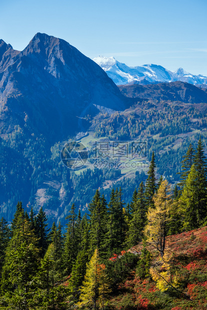 阿尔卑斯山从多夫加坦到帕阿尔肯湖的徒步之路奥地利萨尔茨堡图画式的徒步季节自然的美丽概念场景图片