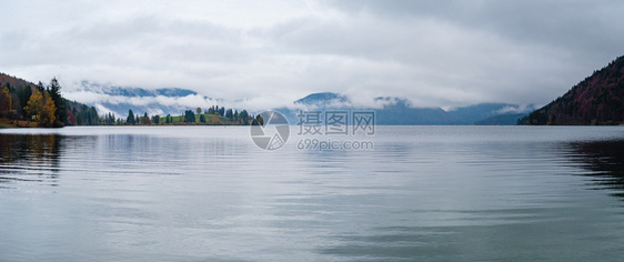 高山秋天在沃肯西湖Walchensee的夜景下科切尔巴伐利亚德国摄影旅行季节和自然美观的场景图片