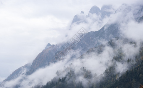 奥地利LienzerDolomitenAlps和平的图片旅行季节自然和乡村美貌概念场景图片