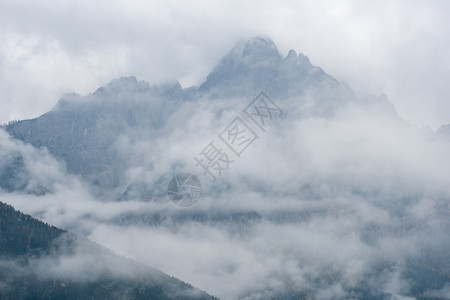 奥地利LienzerDolomitenAlps和平的图片旅行季节自然和乡村美貌概念场景图片