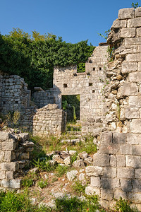 中世纪的定居点和教堂在197年的地震中被完全摧毁在黑山的索托莫尔巴地区图片