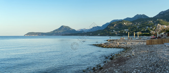 夏季早上亚得里海沿岸风景与沙滩黑山巴尔全景人们和标志都无法辨认图片