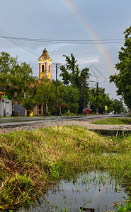 雨和桨塞尔维亚村过后夜空彩虹图片