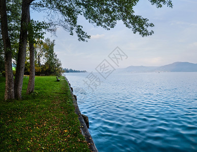 秋天阿尔卑斯山脉湖特西风景上奥地利Salzkammergut全景图片