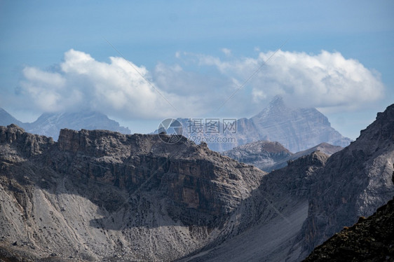 从意大利著名的多洛米特斯塞达岩石意大利SassRigais意大利Sudtirol上看到的景象图片