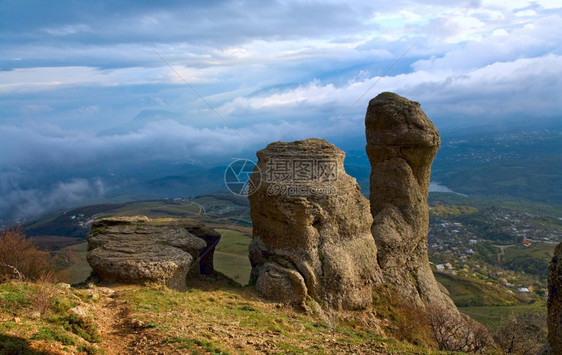 洛基山脉风景乌克兰里米亚Demerdzhi山Demerdzhi附近幽灵谷图片