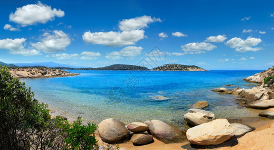 美丽的夏季爱琴海岸风景希腊HalkidikiSithonia拉戈尼西海滩附近Halkidiki图片