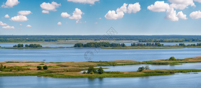 Dnipro河夏季全景观Kaniv水储藏区基辅地乌克兰图片