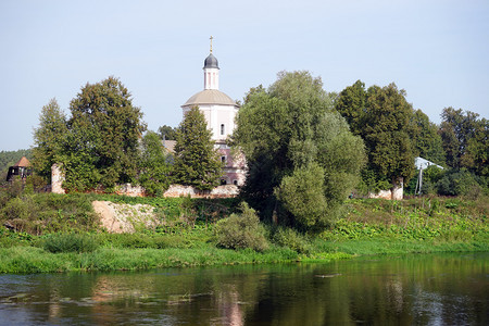 俄罗斯布里克教堂和莫斯科河图片