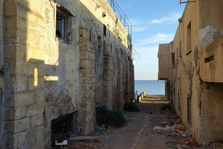 北塞浦路斯海岸的废墟图片
