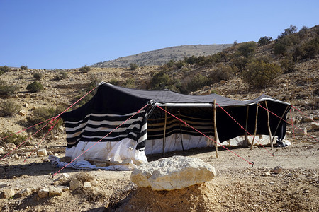 约旦河峡谷的贝都因人帐篷图片