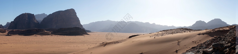 瓦迪鲁姆沙漠的丘图片