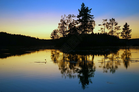 斯威登湖日落图片
