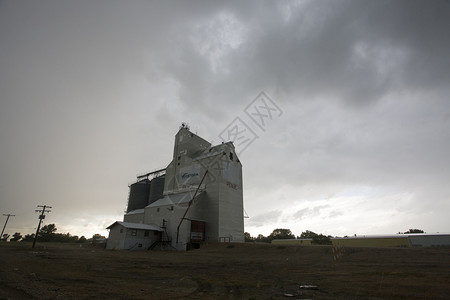 萨斯喀彻温省Prairie风暴云加拿大谷物电梯图片