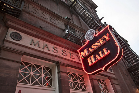 多伦MasseyHall签署外部音乐会厅图片