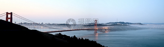 SanFransisco天线夜拍从高视看全景图片