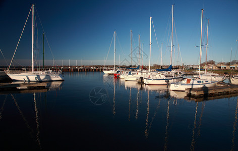 温尼伯湖GimliMarina的帆船图片