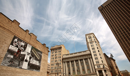 温尼伯市下城旧楼的穆拉尔背景图片