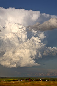 萨斯喀彻温的暴云图片