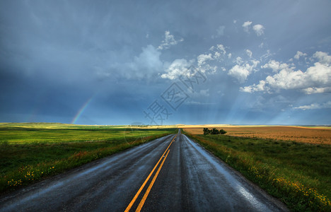萨斯喀彻温省彩虹和湿高速公路图片