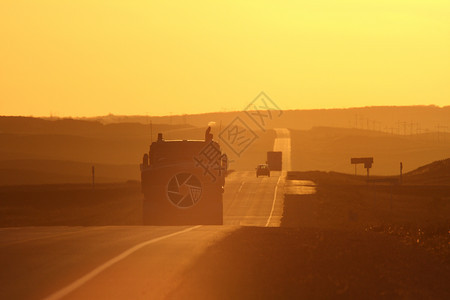 横贯加拿大公路沿线的太阳光亮图片