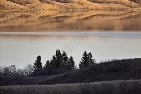 加拿大布法华秋季省萨斯喀彻温湖图片