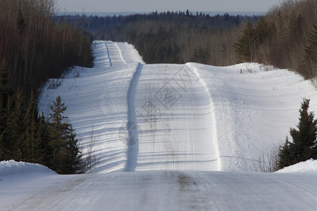 加拿大冬季北部公路高清图片