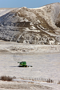 冬季萨斯喀彻温省合并和山丘背景图片