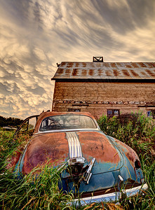 草原风暴加拿大夏季乡村大型古董车图片