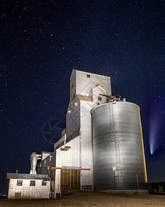 加拿大萨斯喀彻温省新彗星和谷物电梯图片